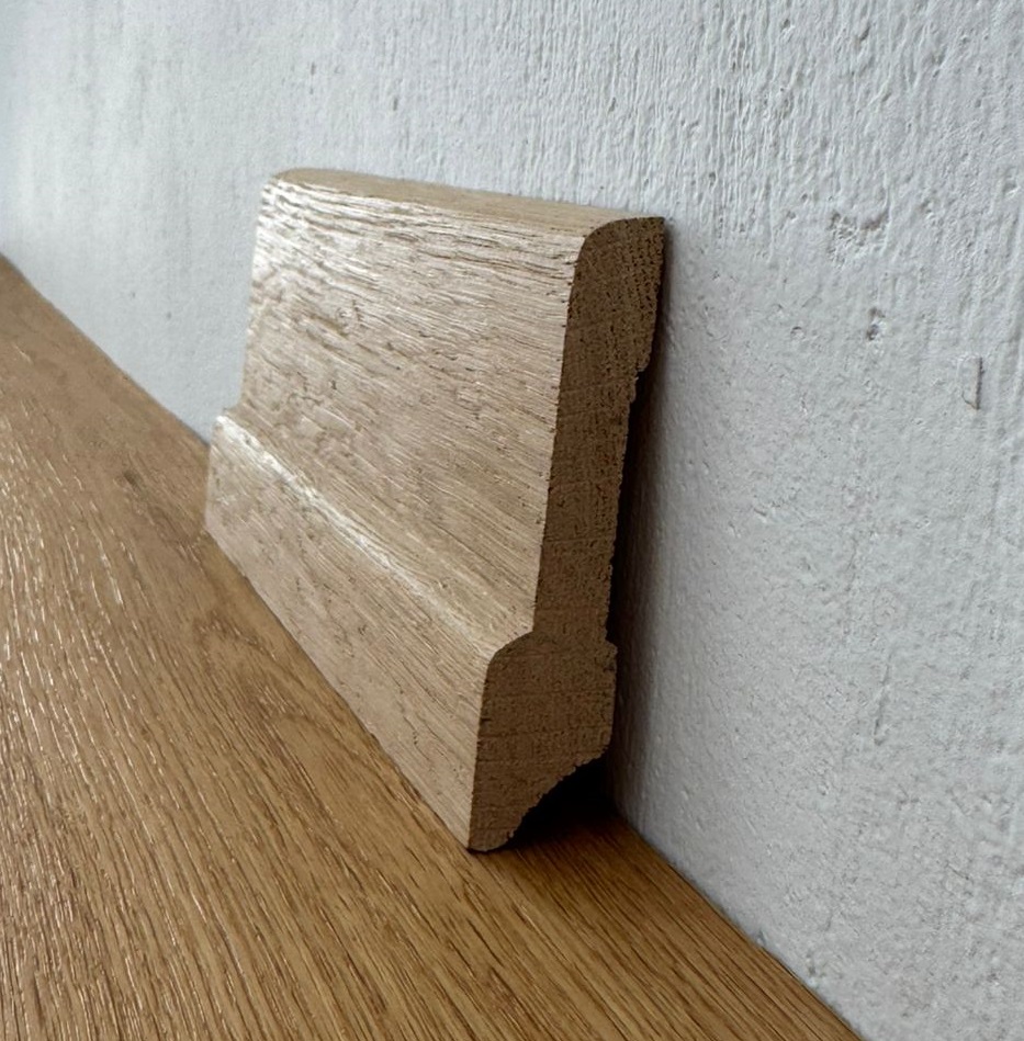 Плинтус массив Дуб сапожок без покрытия 70х17мм